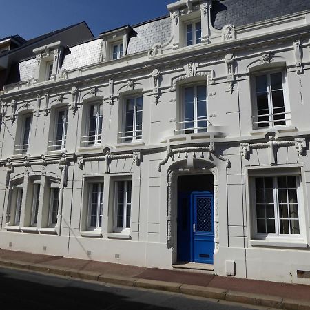 B&B A La Maison Blanche 费康 外观 照片